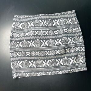 H&M Off white & Black Aztec/Western Print tight mini skirt Size 8 EUC